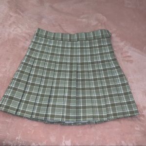 Light green plaid pleated skirt
